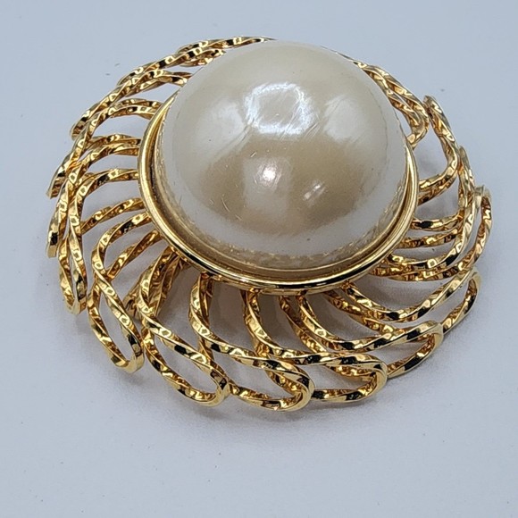 Vintage Large Goldtone Faux Pearl Sunburst Brooch Pin - Picture 6 of 8